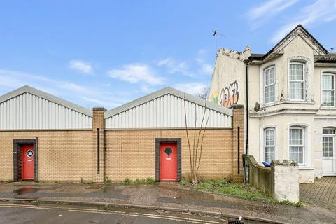 Industrial unit to rent, Unit 7, 49 Station Road, Worthing, BN11 1JY