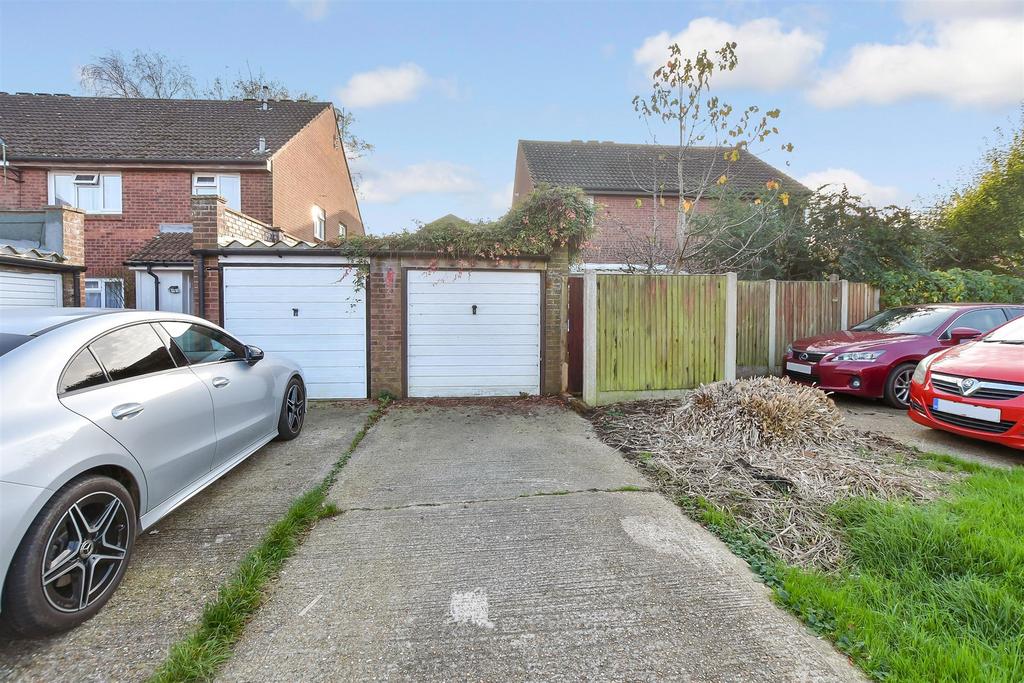 Garage/Driveway