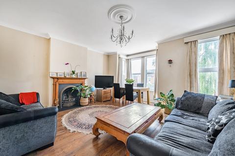 2 bedroom apartment for sale, Grove Hill, London, E18