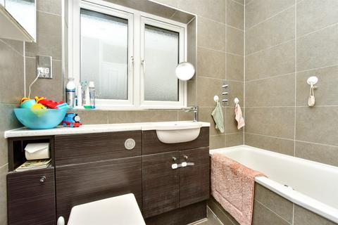 24 Beesfield Lane, Farningham, Dartford, DA4 0BZ
