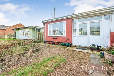 2 bedroom semi-detached house for sale - Bush Estate, Eccles-On-Sea