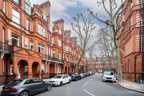 1 bedroom flat for sale, Sloane Gardens, Sloane Square, London, SW1W