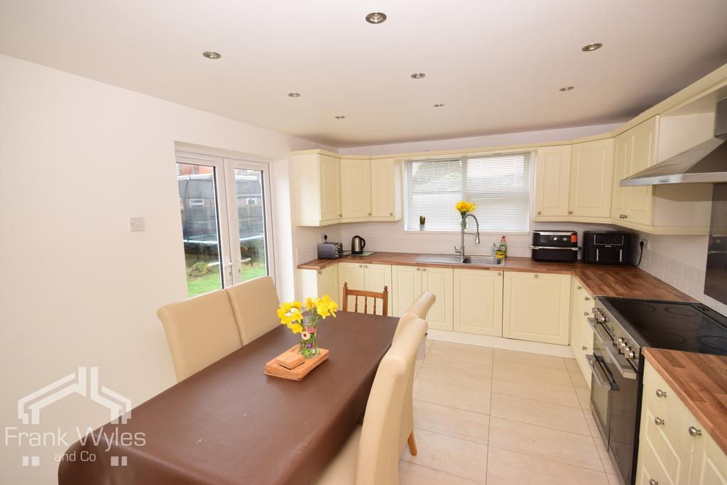 Lomond Avenue Lytham St Annes 4 bed semidetached bungalow for sale £