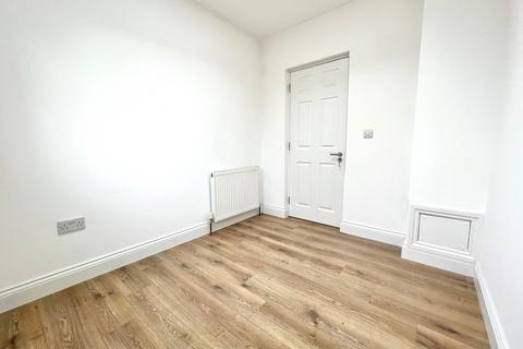 2 bedroom terraced house for sale, Eleanor Road, London, N11