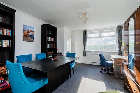 10 Drum Brae Crescent, EH4 7SB