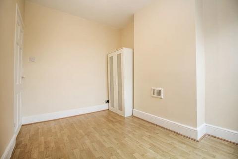 4 bedroom terraced house to rent - Albert Square, E15