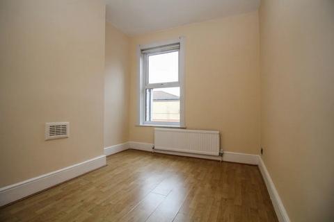 4 bedroom terraced house to rent, Albert Square, E15