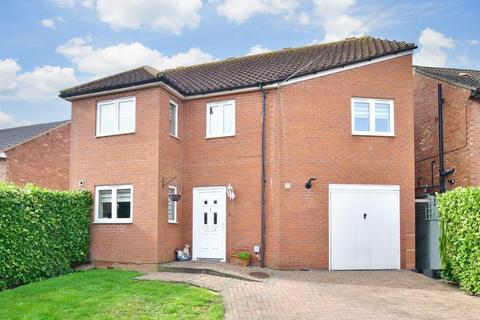 4 bedroom detached house for sale - Beamish Close, North Weald, Essex