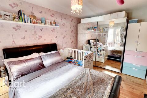 5 Fleetwood Court, London, E6 5XY