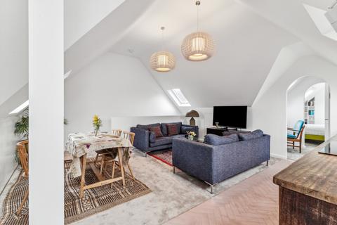 2 bedroom flat to rent, Wrentham Avenue, London