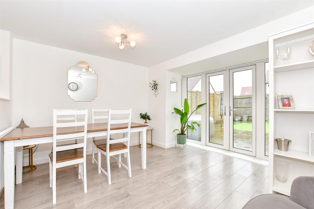 Quarry Way, Martello Lakes, Hythe, Kent 3 bed townhouse for sale £375,000