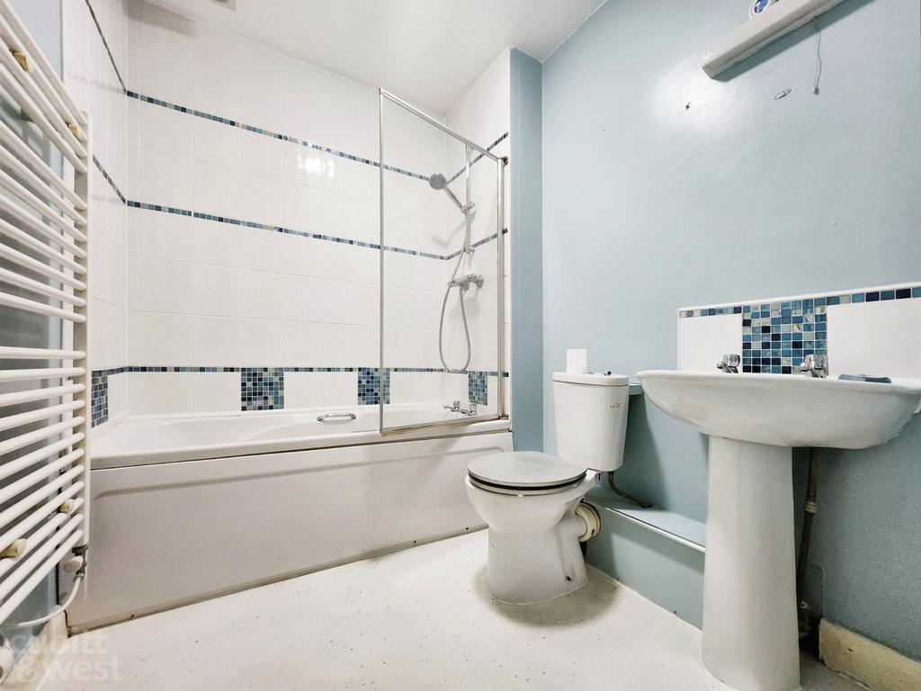 C6e7b9a2-Bathroom