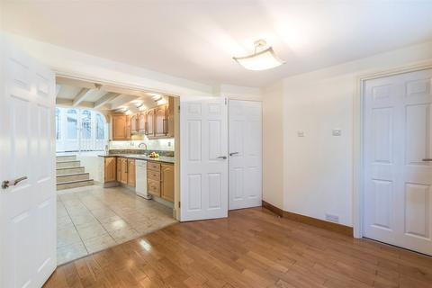 4 Peel Street, London, W8 7PD