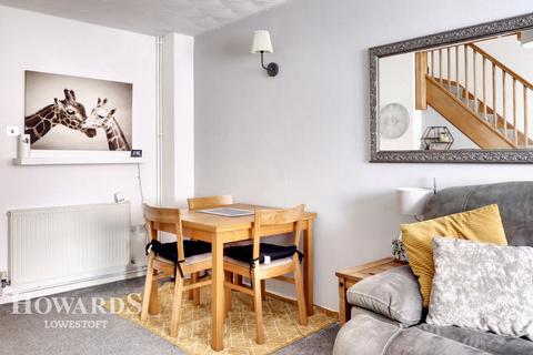 2 bedroom end of terrace house for sale - Broadoak Close, Lowestoft