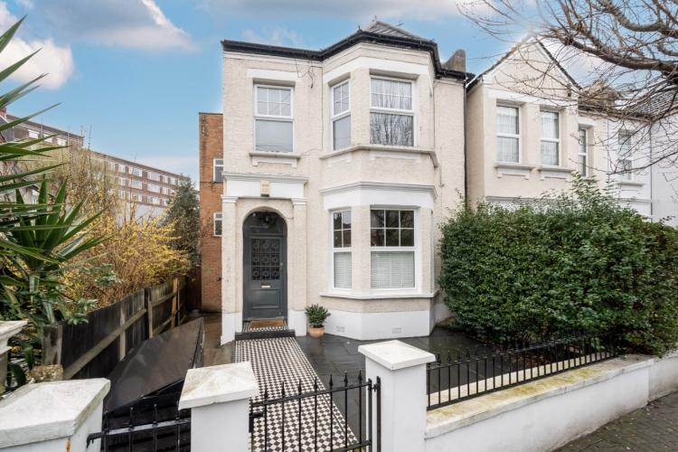 Rowfant Road Balham SW17 2 bed apartment £1,950 pcm (£450 pw)
