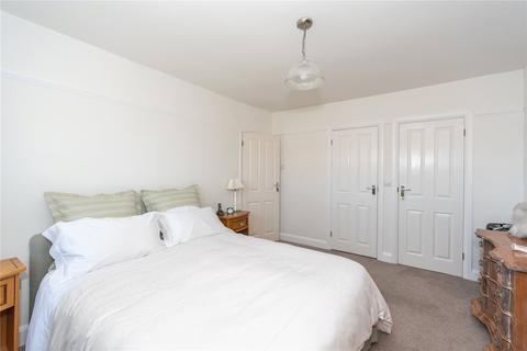 2 bedroom bungalow to rent, Woodlawn Crescent, Twickenham, TW2