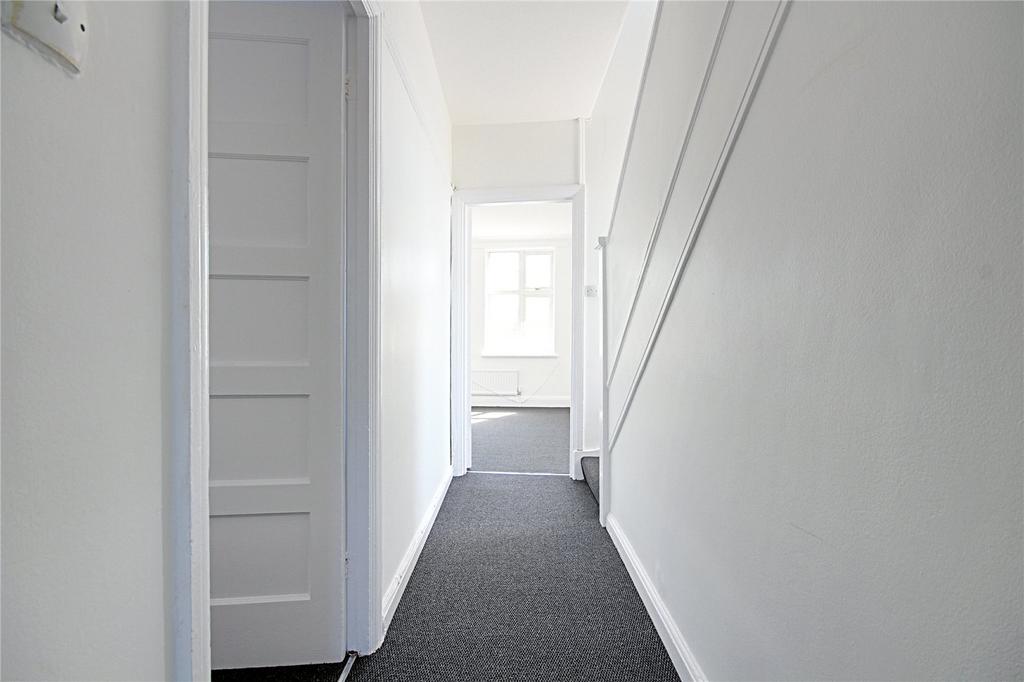 Apartment in London, Edmonton - View 5