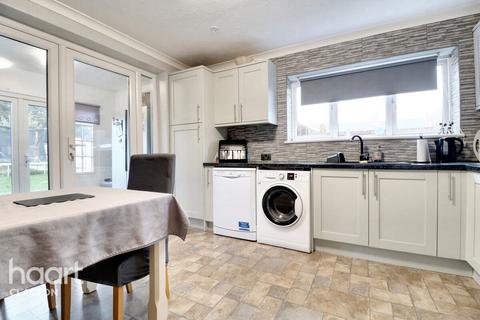 2 bedroom semi-detached house for sale, St Johns Road, Clacton-On-Sea