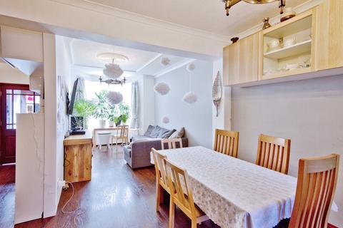 143 Central Avenue, Southend-on-sea, SS2 4DY