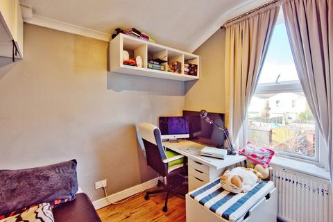143 Central Avenue, Southend-on-sea, SS2 4DY