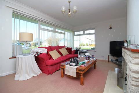 2 bedroom bungalow for sale - Three Acre Drive, Barton On Sea, Hampshire, BH25