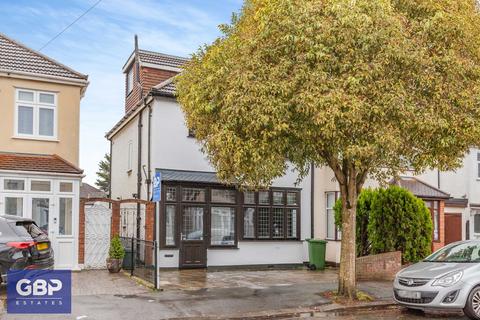 4 bedroom semi-detached house for sale - Clive Road, Romford, RM2