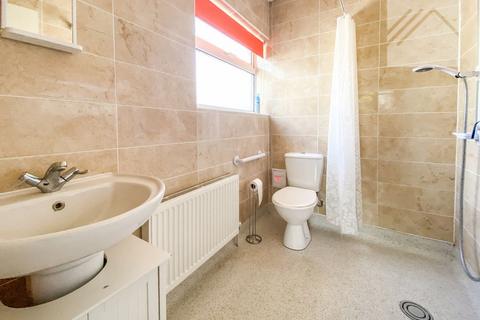1 bedroom bungalow for sale, Henson Avenue, Canvey Island