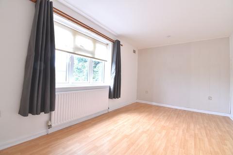 3 bedroom flat to rent, Upminster Road North RM13