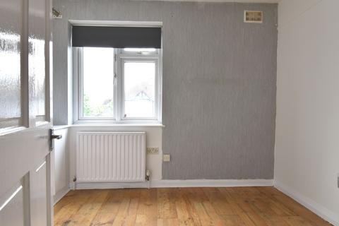 3 bedroom flat to rent, Upminster Road North RM13