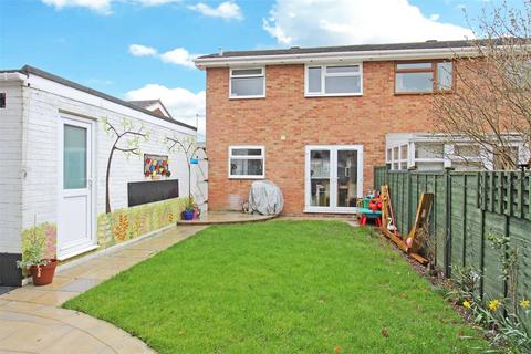 10 Tamar Drive, Oakley, Basingstoke, RG23 7DN