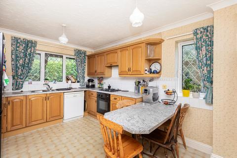 1 Airetons Close, Broadstone, BH18 8LF