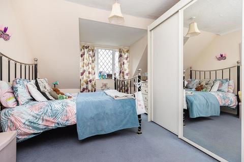 1 Airetons Close, Broadstone, BH18 8LF
