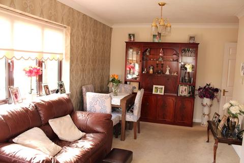 2 bedroom flat for sale, Vienna Close, Clayhall IG5