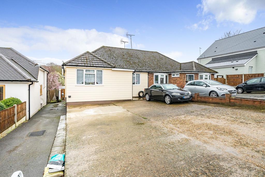 Hillside Road, Billericay, CM11 3 bed semidetached bungalow for sale