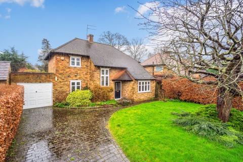 3 bedroom detached house to rent, Rosewood Way, Farnham Common 3 Bedroom Detached Property £2600pcm