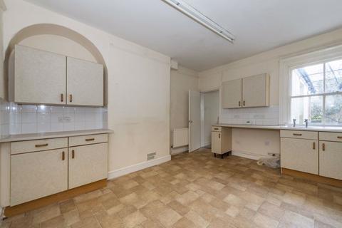 3 bedroom flat for sale - High Street, Uckfield