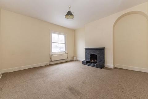 3 bedroom flat for sale - High Street, Uckfield