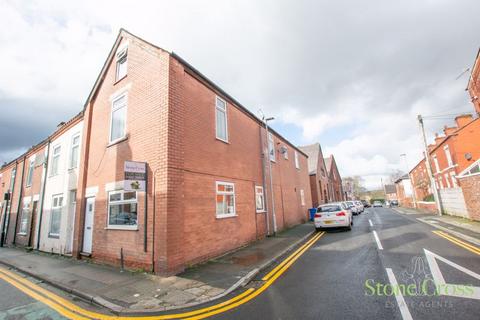 4 bedroom end of terrace house for sale, Shuttle Street, Tyldesley M29 8BS