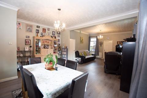 4 bedroom end of terrace house for sale, Shuttle Street, Tyldesley M29 8BS