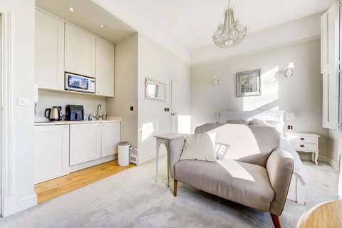 Studio for sale, Fulham Road, London, SW10