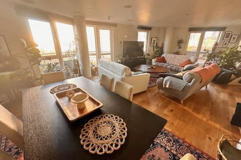 3 bedroom apartment to rent - New Atlas Wharf, Arnhem Pace, London E14