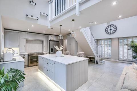 34 Essendene Road, Caterham, CR3 5PA
