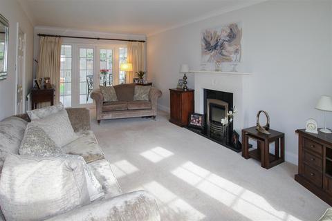 4 bedroom detached house for sale - Appletree Close, Doddinghurst, Brentwood