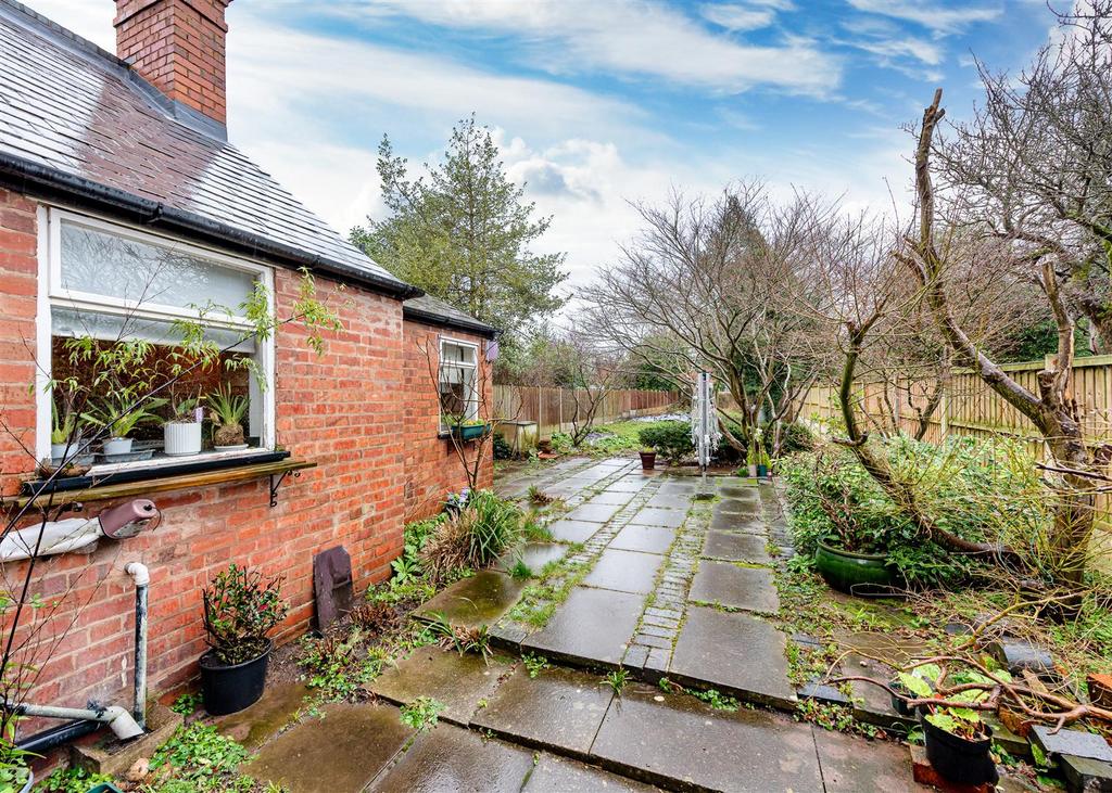 29 Walk Lane-garden1.jpg