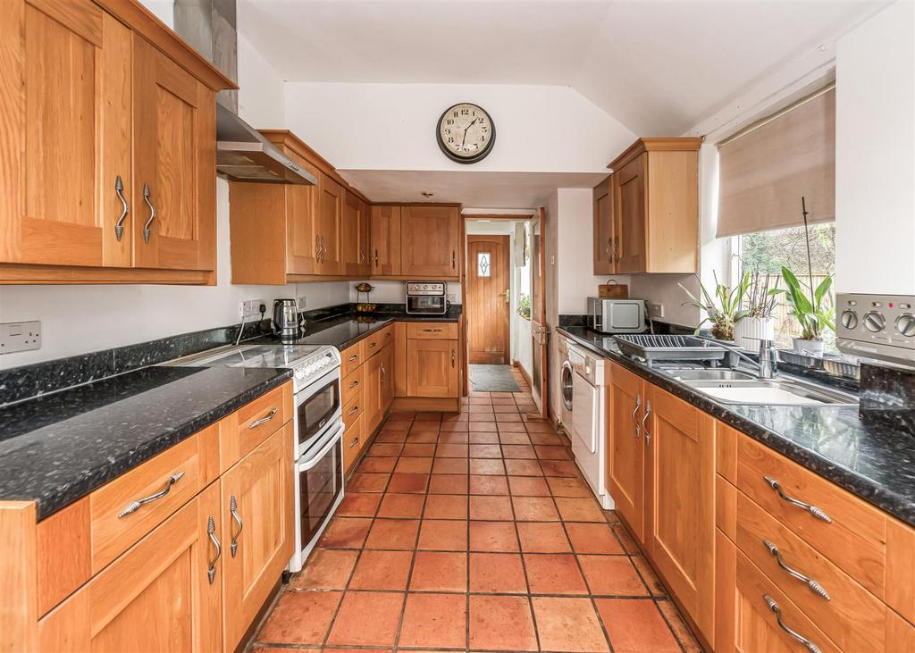 29 Walk Lane-kitchen2.jpg