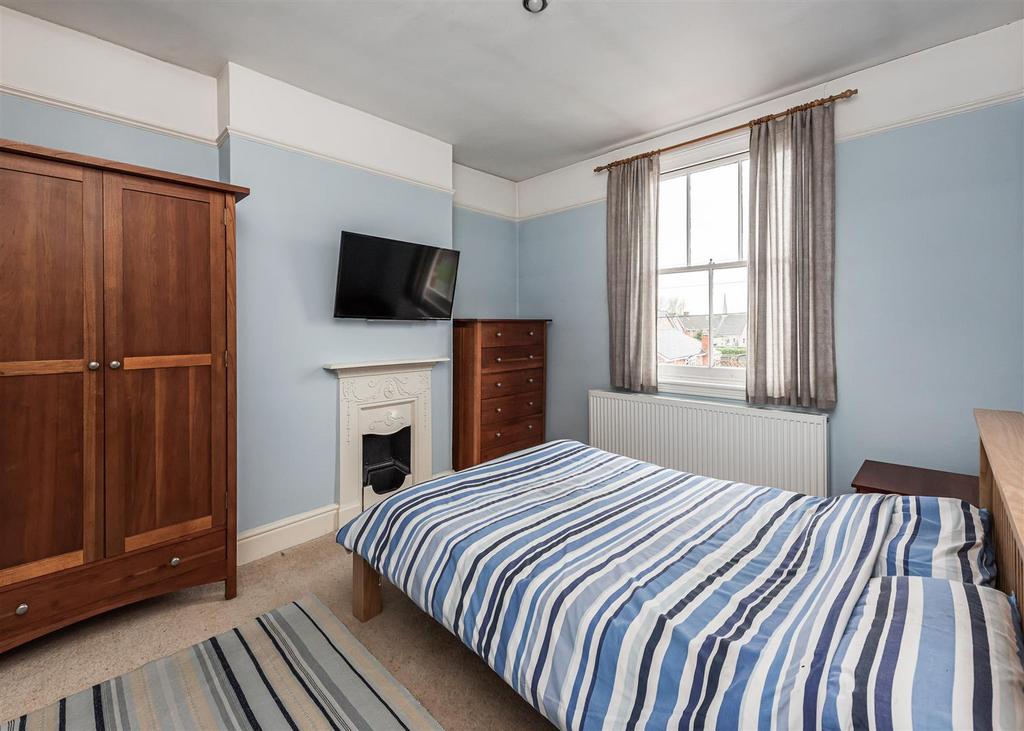 29 Walk Lane-bed1.jpg