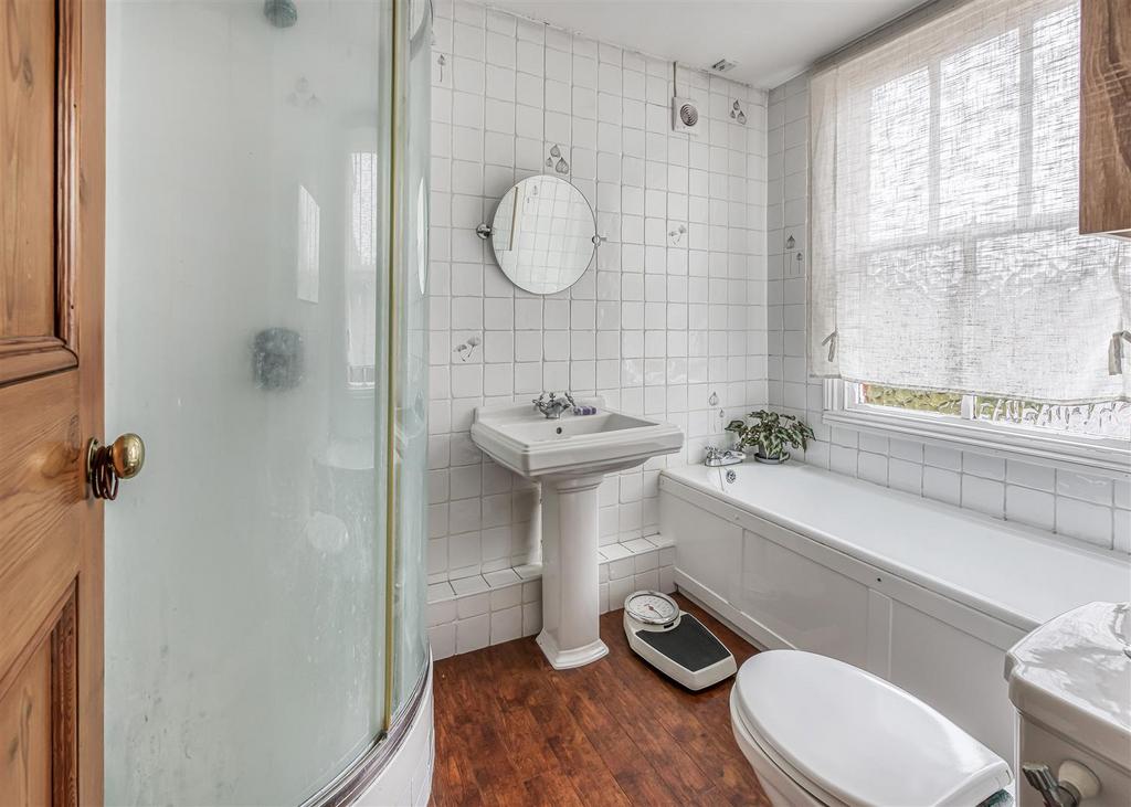 29 Walk Lane-bathroom.jpg