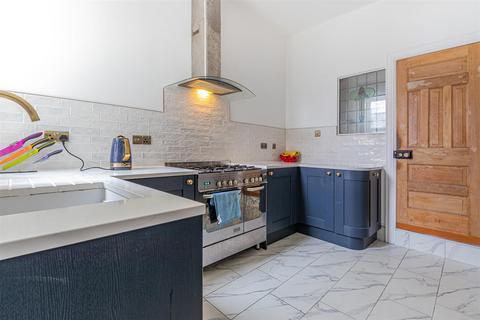 70 Amesbury Road, Cardiff, CF23 5DY