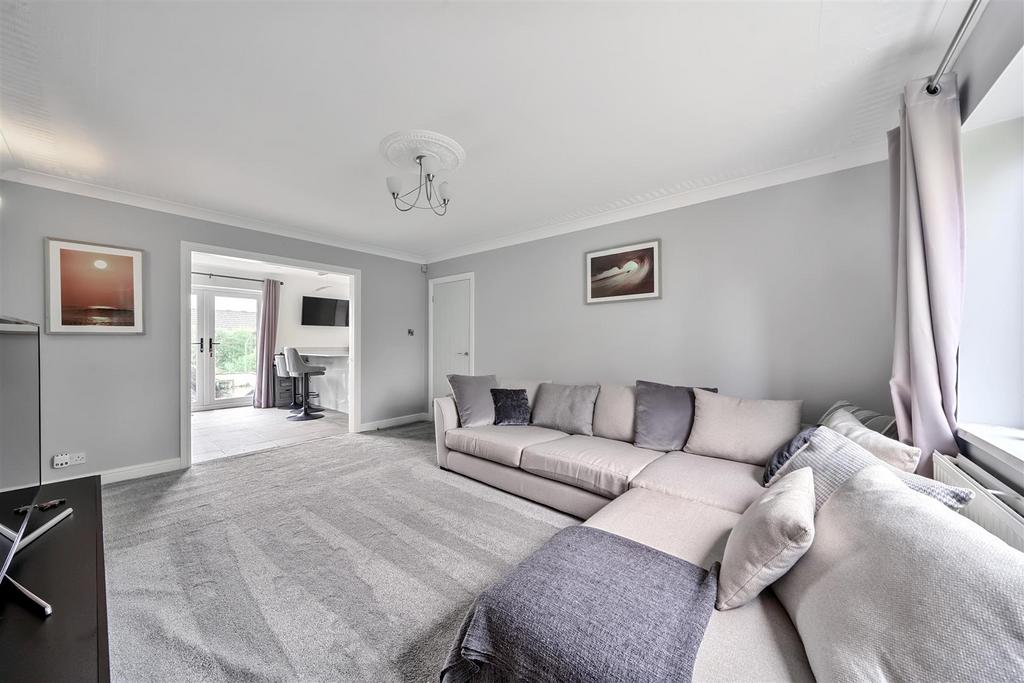 Station Road, Grovesend, Swansea 4 bed detached house for sale £350,000