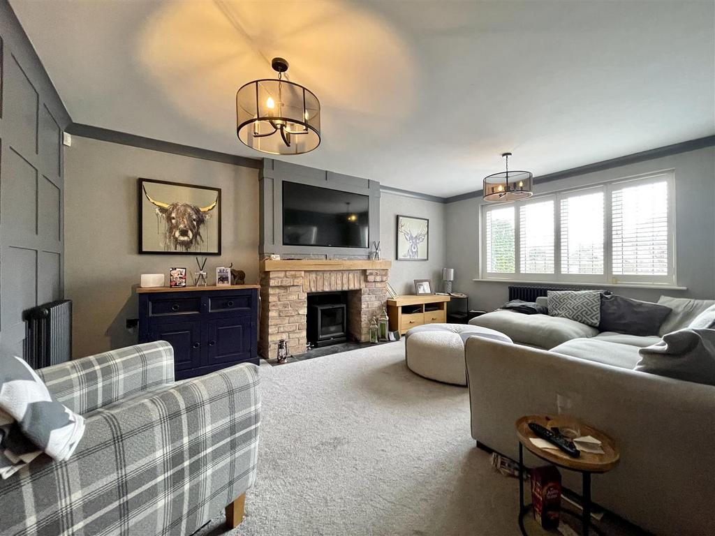 Broadsword Way, Burbage 5 bed detached house £575,000